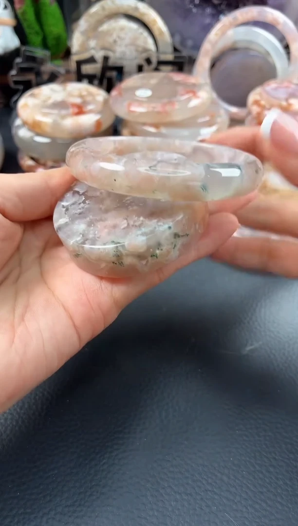 未镶嵌手镯（圆镯）石英质玉57
