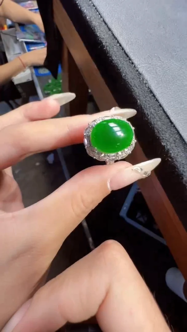 未镶嵌定制翡翠翡翠A货有轻微色差属于正常现象，戒指多样性发货1