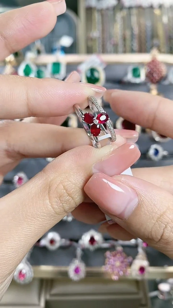【闪购商品】红宝石戒指18K金镶嵌18K金镶嵌红宝石戒指