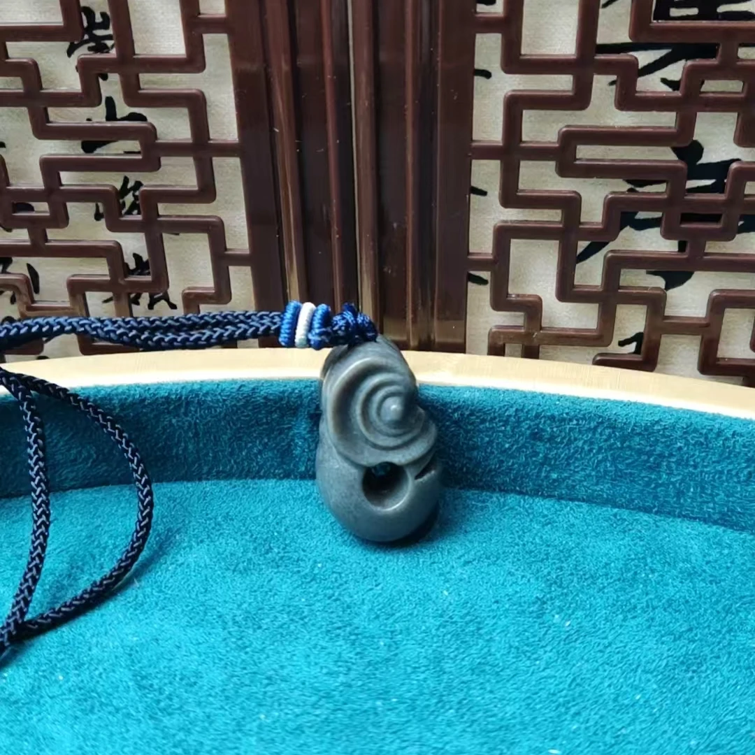 和田玉---玉猪龙吊坠