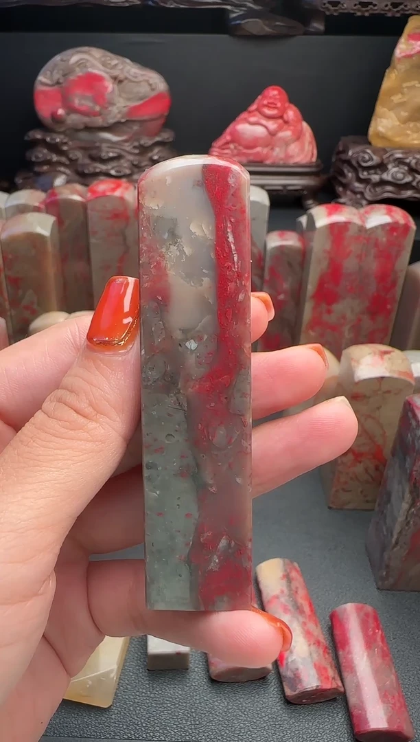 昌化石艺**枫昌化鸡血石印章