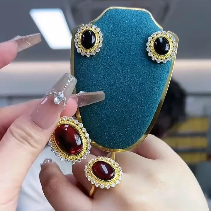 经典国风天然血珀三件套1233（戒指  耳钉  吊坠）