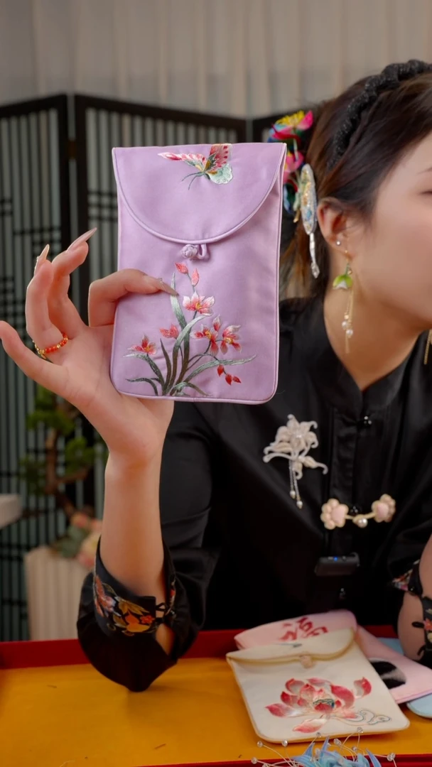 刺绣非遗手工绒花饰品