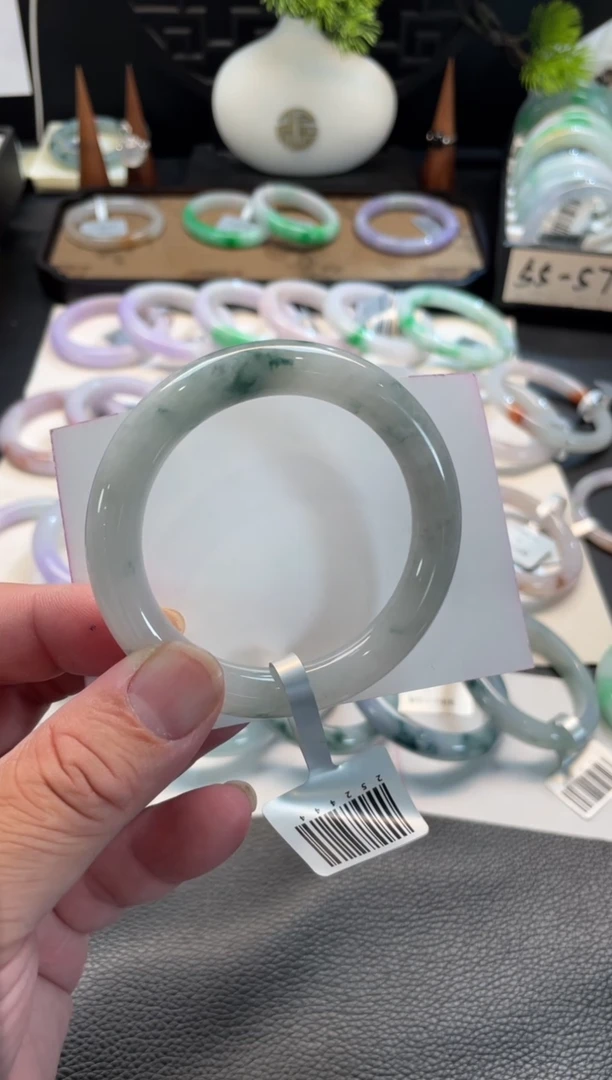 未镶嵌手镯翡翠66号链接 有纹裂 54圆条