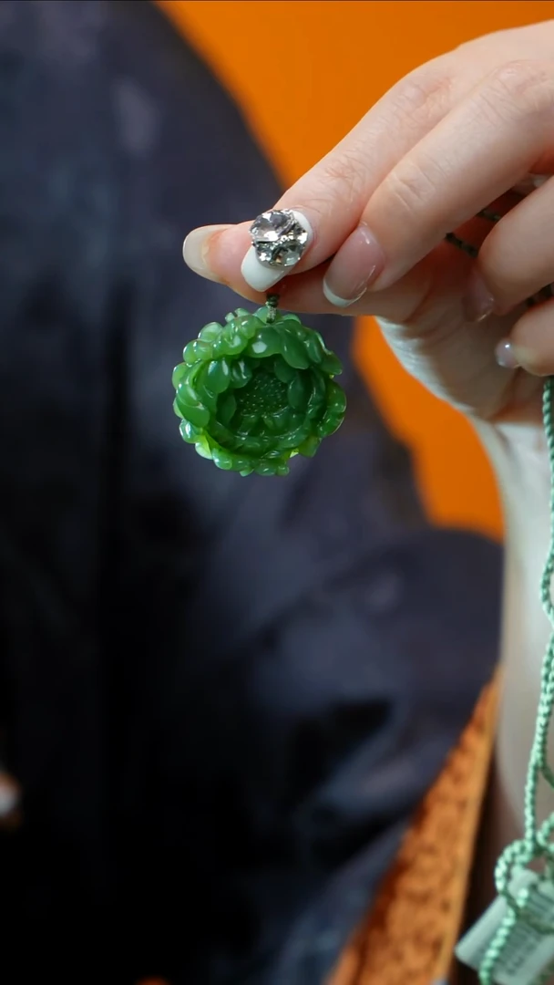 和田玉（碧玉）未镶嵌颈饰碧玉花牌 多样性发其一