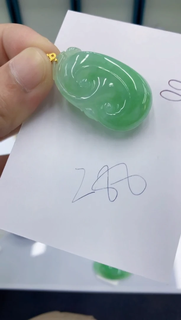 颈饰18K金镶嵌翡翠翡翠