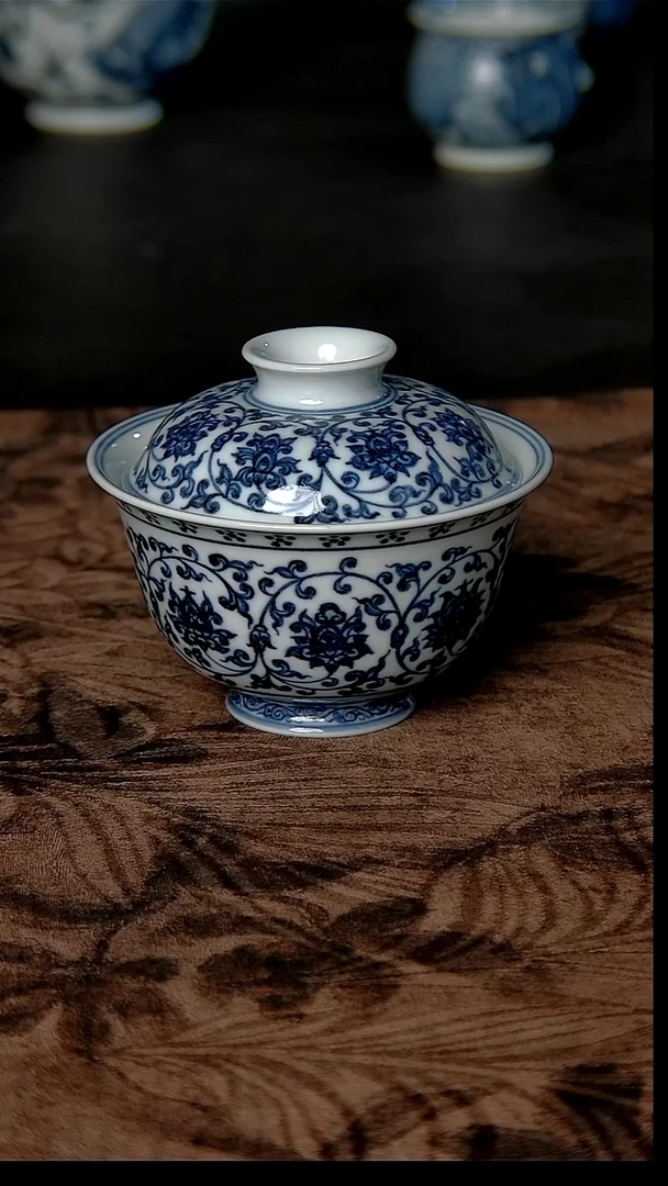 其他瓷缠枝莲盖碗