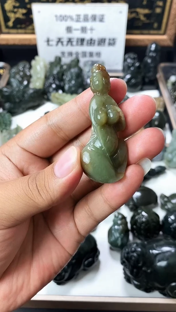 颈饰未镶嵌和田玉1