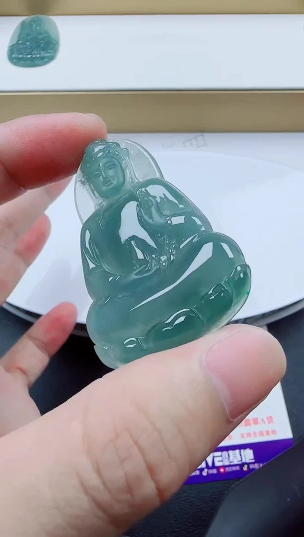翡翠未镶嵌颈饰素衣多样性发其一