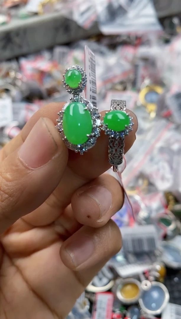 银S925镶嵌戒指翡翠888            4