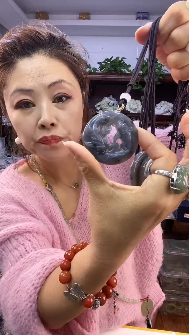 未镶嵌蛇纹石玉双鱼牌多样性发货其中之一