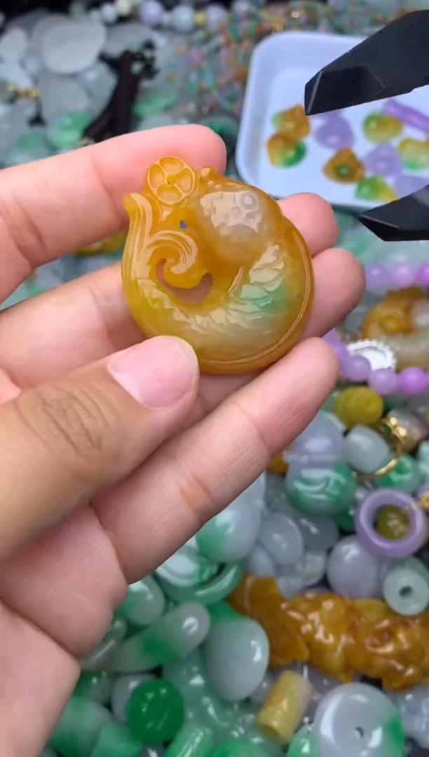 颈饰未镶嵌翡翠天然缅甸翡翠吊坠