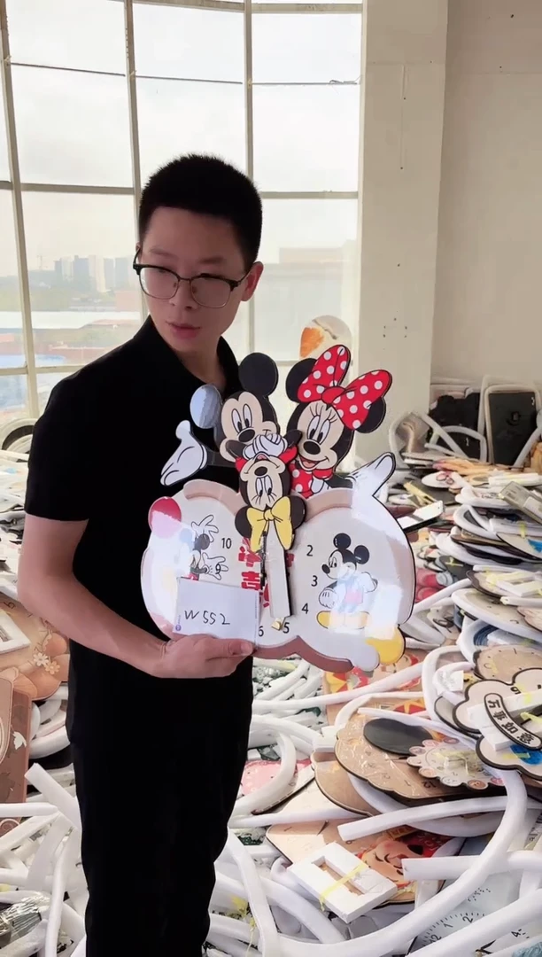竖款孤品微瑕果果闪购W552