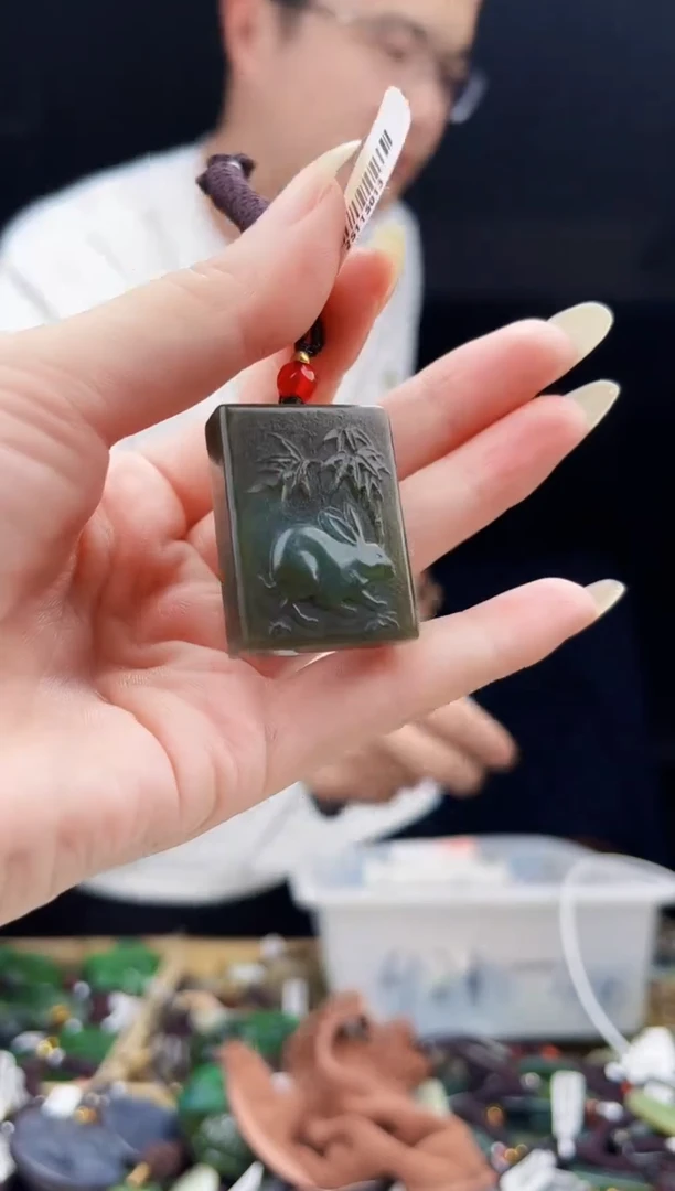 颈饰未镶嵌和田玉1