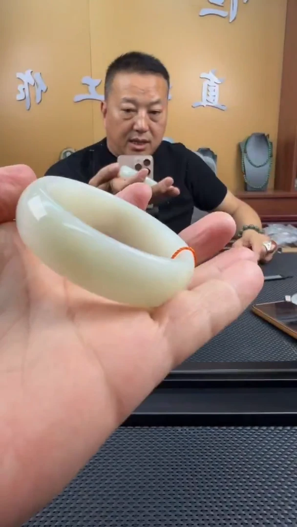 颈饰未镶嵌和田玉手镯57+