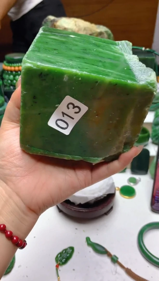 未镶嵌和田玉（碧玉）珠宝半成品1
