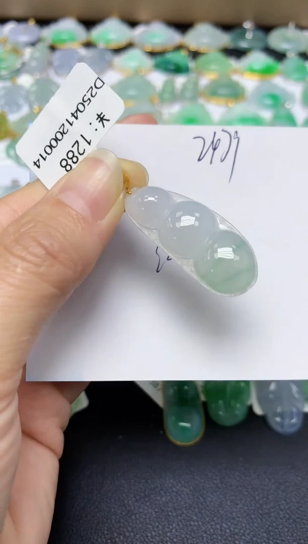 翡翠18K金镶嵌颈饰 天然翡翠A货