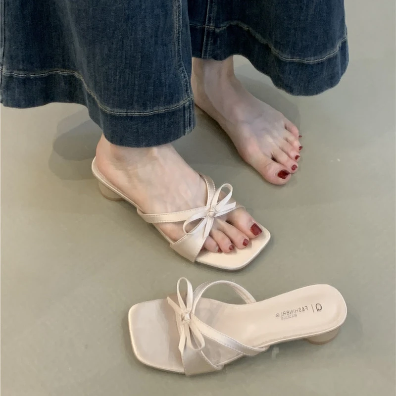 QYZ-255-6法式高级感绸面高跟凉拖2025仙女风蝴蝶结露趾一字拖鞋