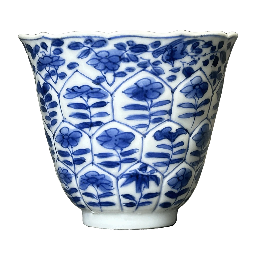 25018183x青花花卉纹仰钟杯