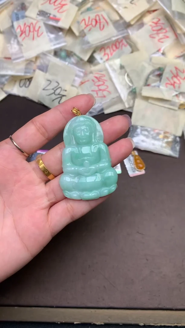 18K金镶嵌挂件翡翠一