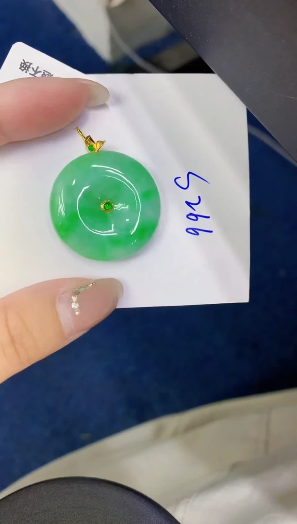 颈饰18K金镶嵌翡翠缅甸天然翡翠A货