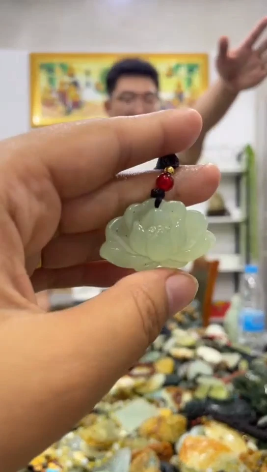 未镶嵌岫玉吊坠