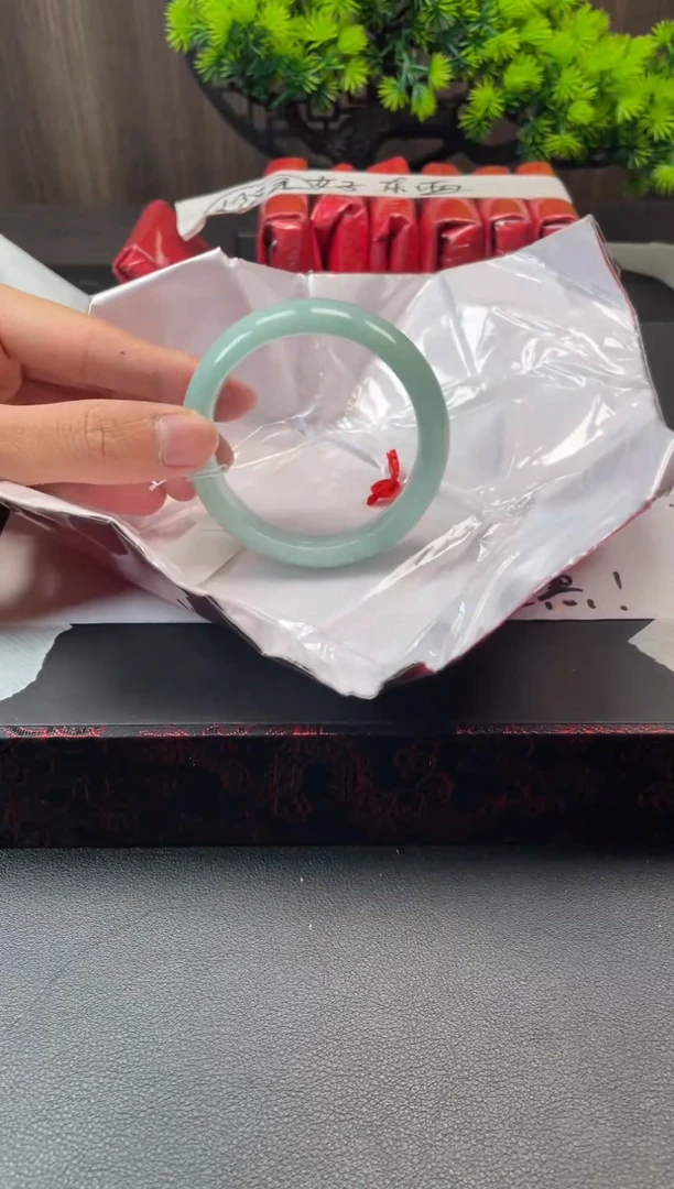 未镶嵌手镯翡翠1982