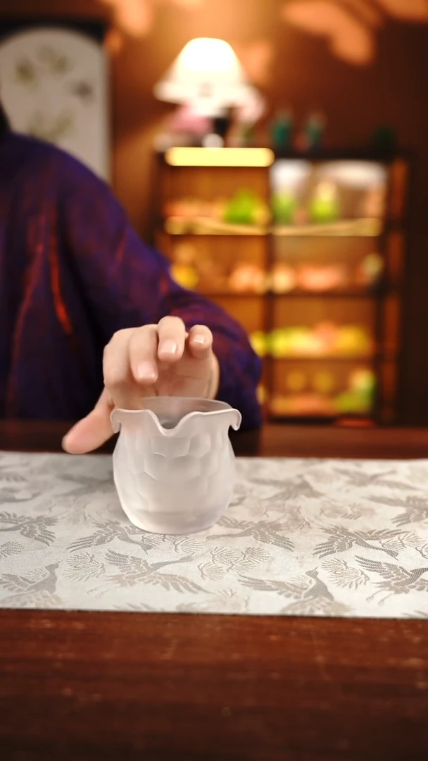 揽月公道杯白菱纹