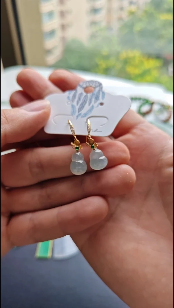 18K金镶嵌翡翠耳饰翡翠耳饰18K金镶嵌