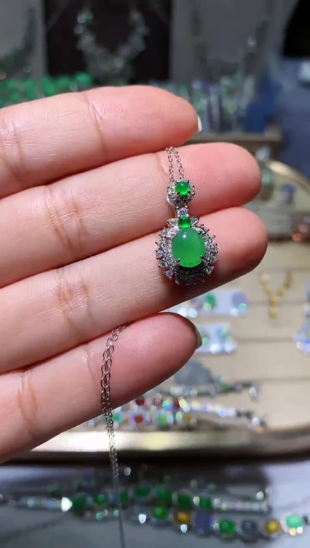 翡翠未镶嵌耳饰项链