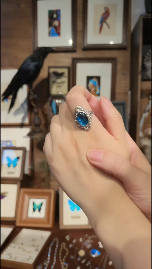玻璃蜻蜓卷草纹戒指