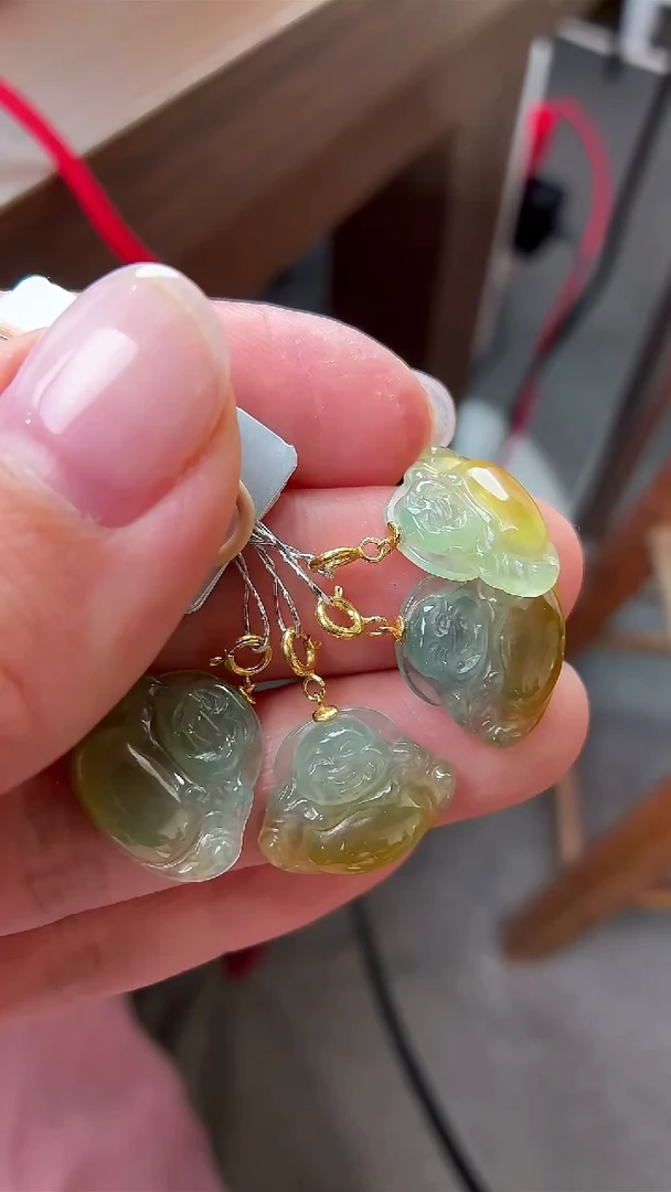颈饰18K金镶嵌翡翠佛公 多样性发货