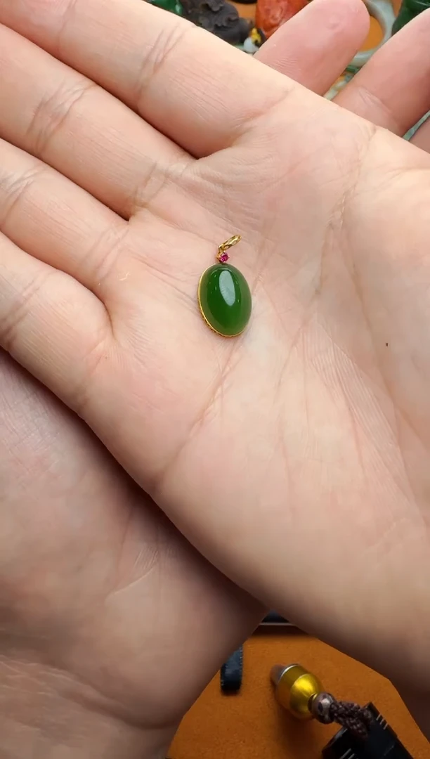 和田玉18K金镶嵌颈饰吊坠 01