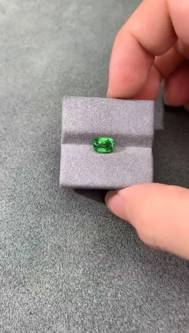 未镶嵌裸石石榴石（沙弗莱）1.58CT