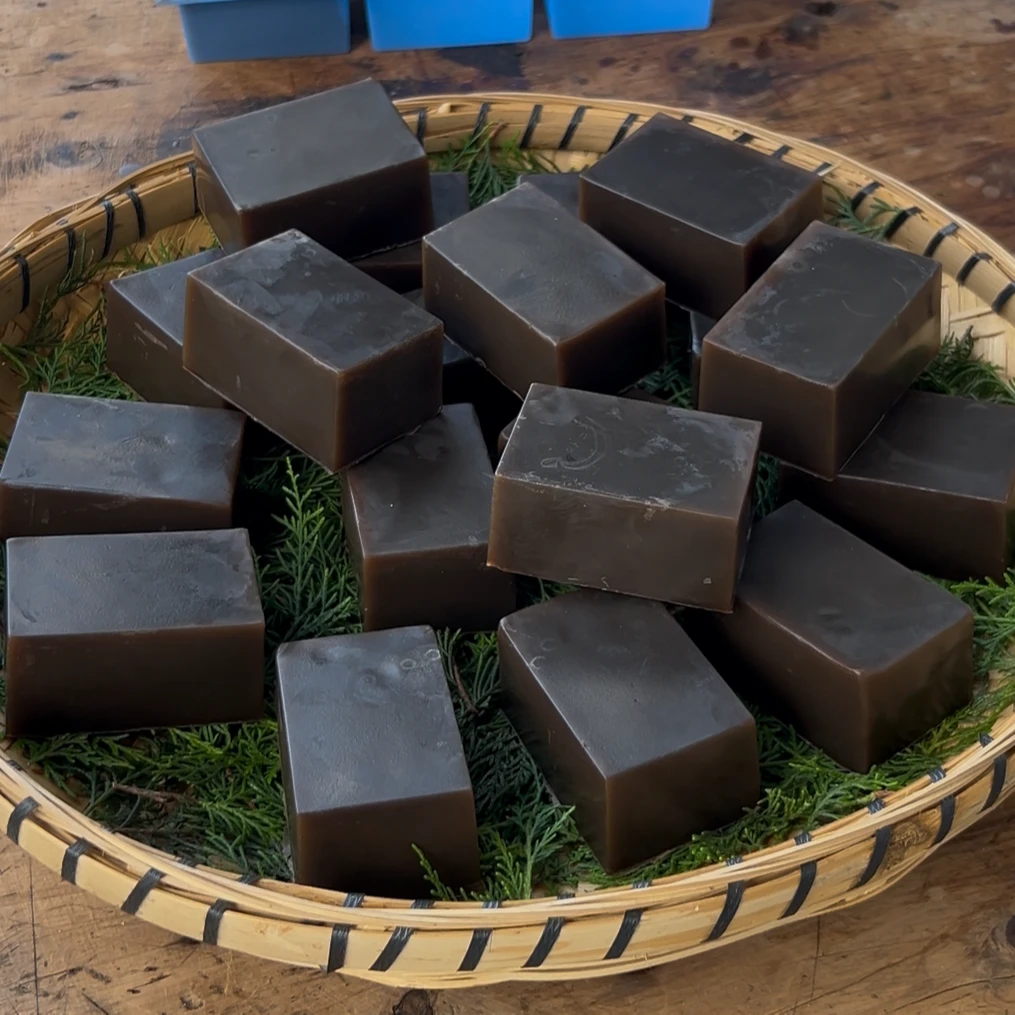 何首乌当归侧柏叶墨旱莲女贞子浮萍皂角无患子草本洗头皂男女红花