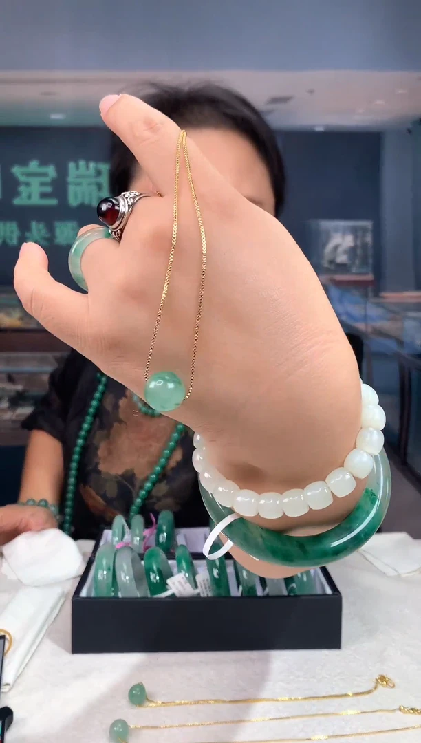 吊坠(赠链)银S925镶嵌石英质玉(非洲翠)精品非洲翠珠子吊坠