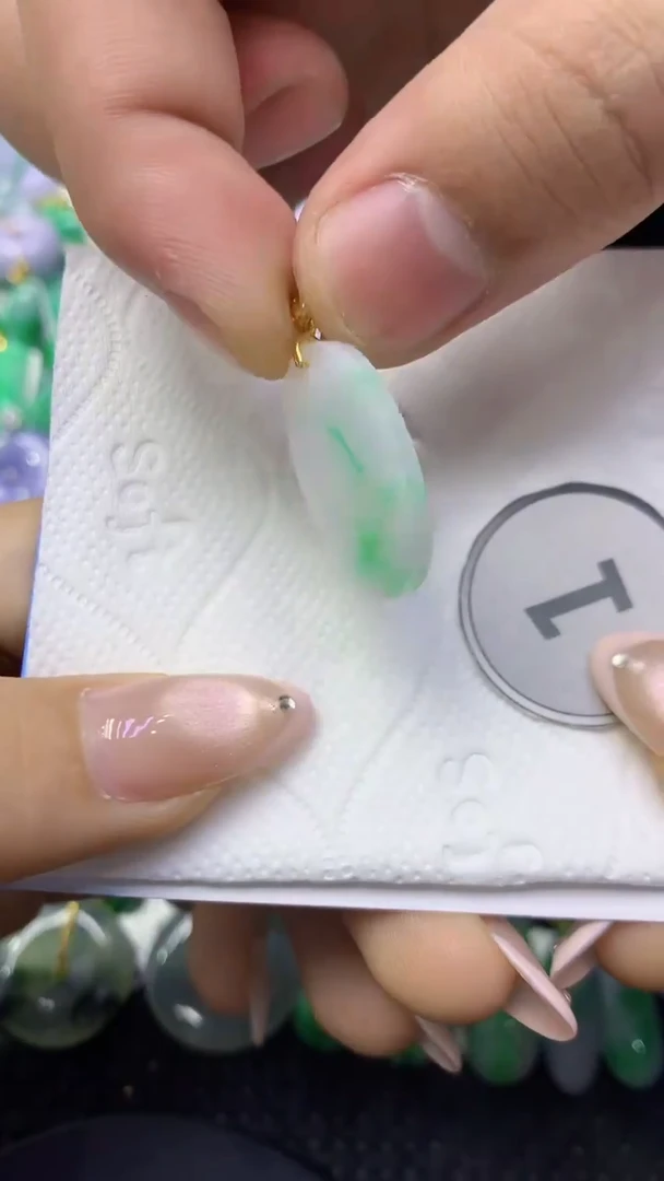 颈饰未镶嵌翡翠天然缅甸翡翠A货