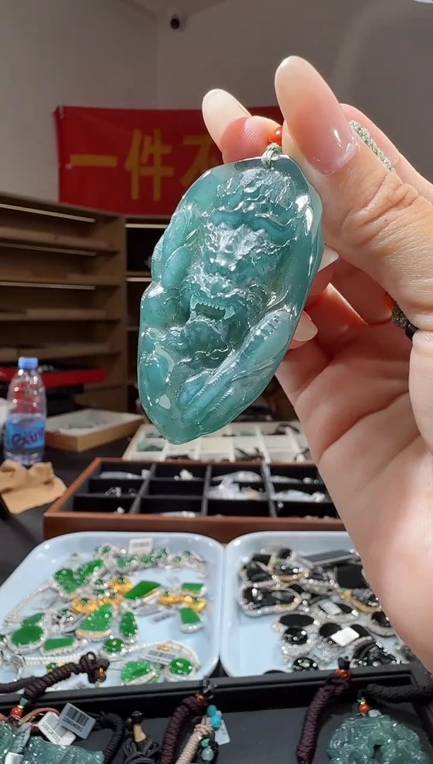 吊坠(不含链)未镶嵌翡翠龙牌