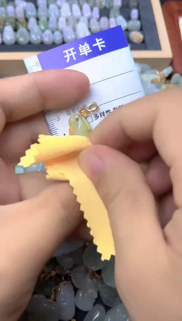 颈饰未镶嵌翡翠天然A货翡翠