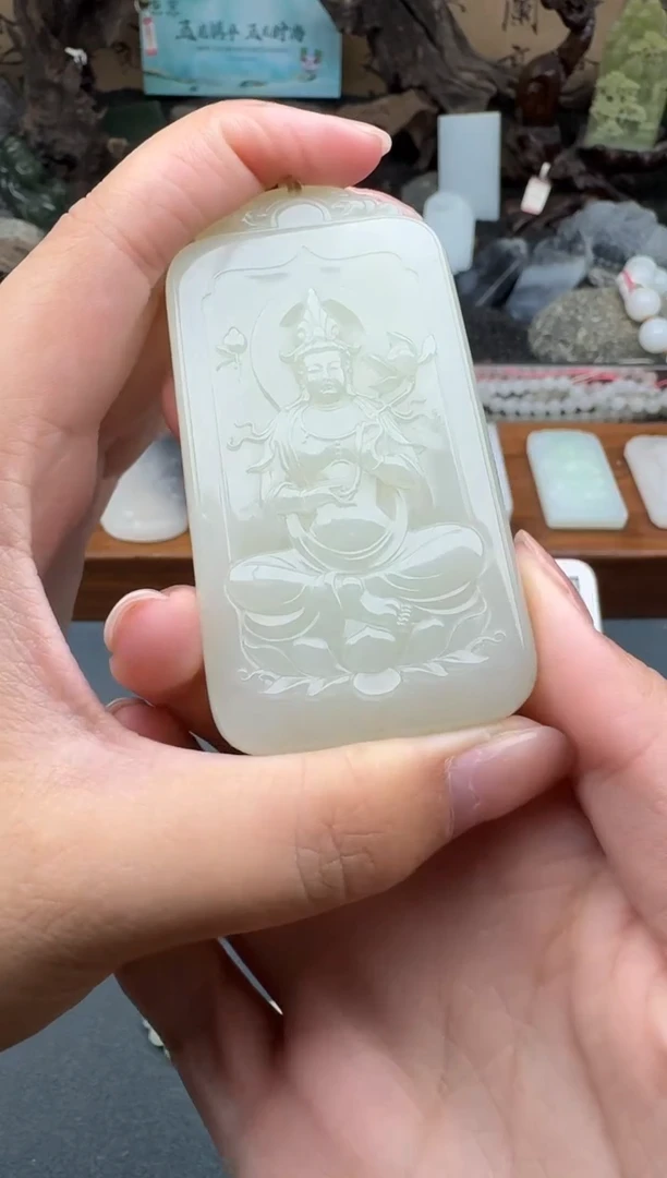 和田玉未镶嵌颈饰婷婷