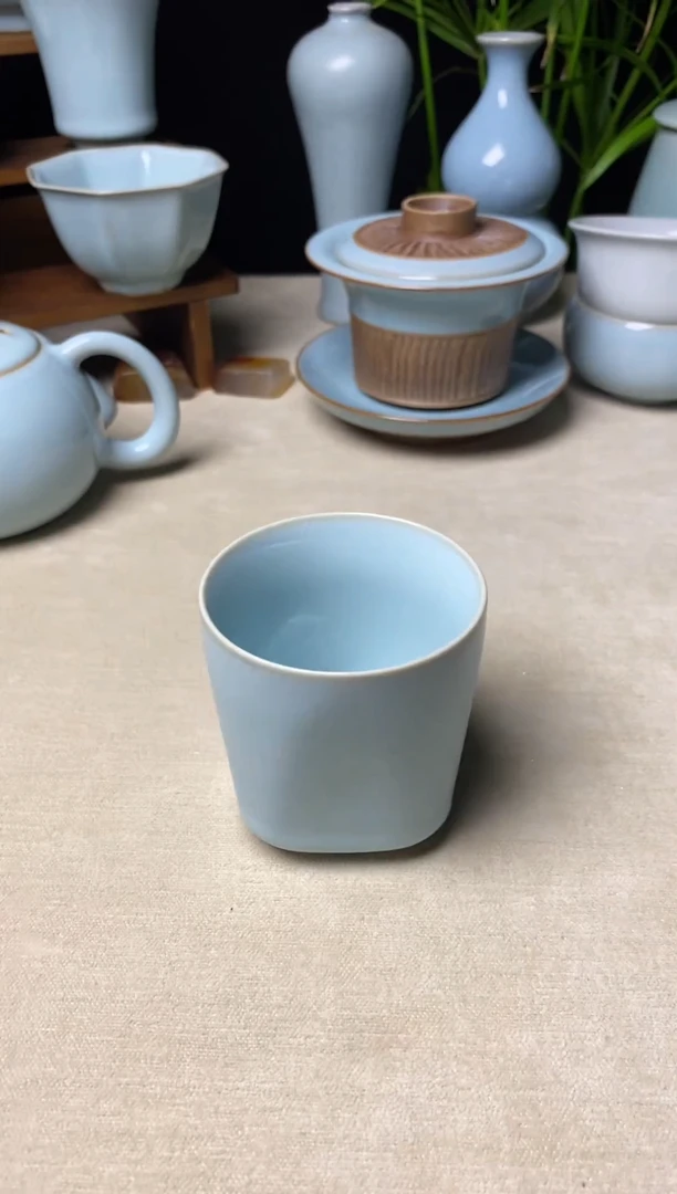 微瑕福利品-天青釉支钉天圆地方杯