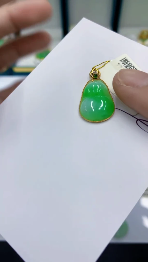 颈饰18K金镶嵌翡翠翡翠