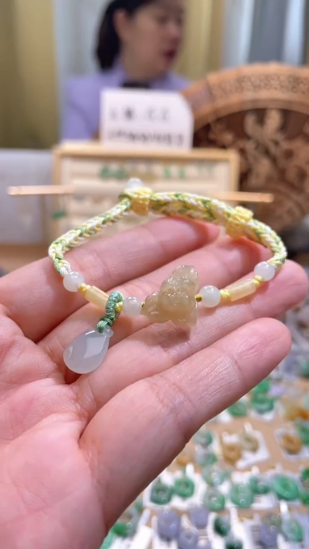 翡翠未镶嵌颈饰花手绳