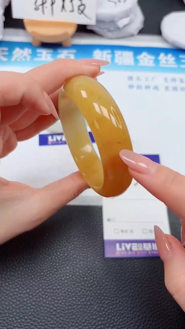 【闪购商品】石英质玉手镯未镶嵌675