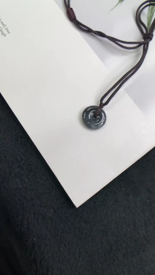 颈饰未镶嵌翡翠乌鸡平安扣