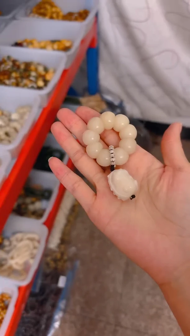 吊坠菩提根/象牙果荔枝栋手捻带刺猬