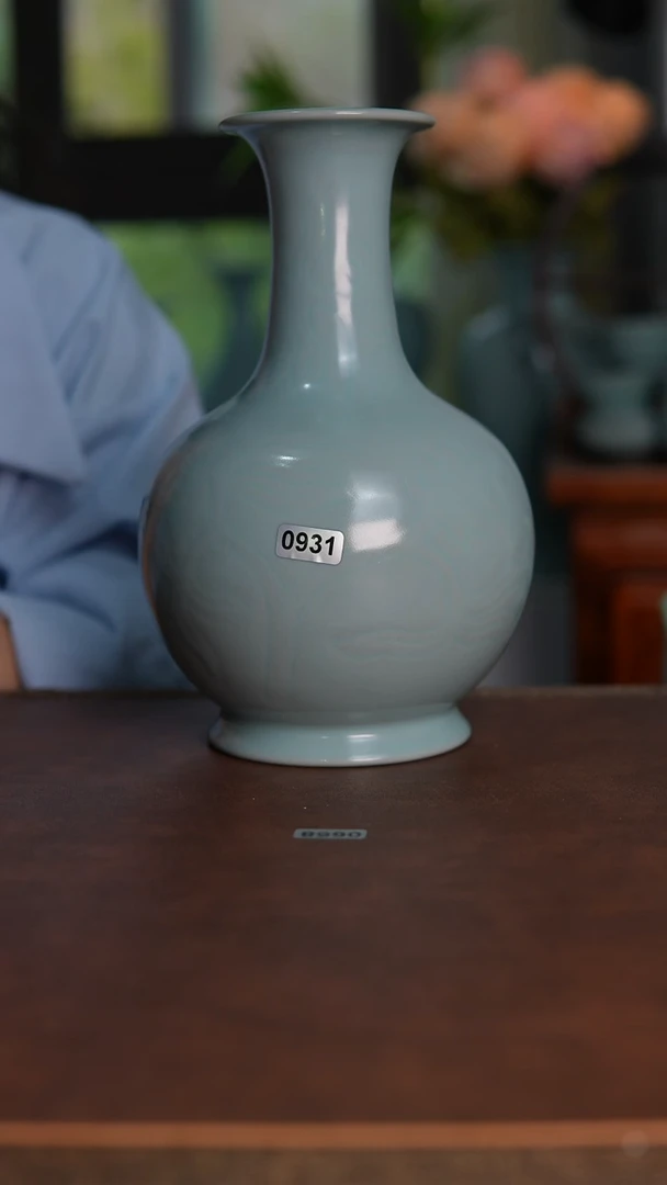摆件0931天青釉刻花鹅颈瓶20.5cm