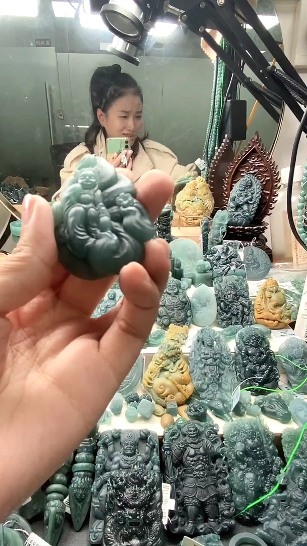 未镶嵌定制翡翠大*居翡翠毛货不退不换12.10