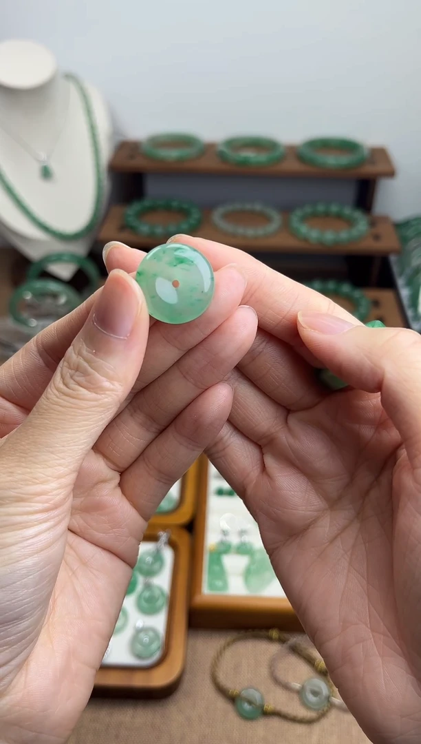 吊坠(不含链)未镶嵌石英质玉（非洲翠）平安扣
