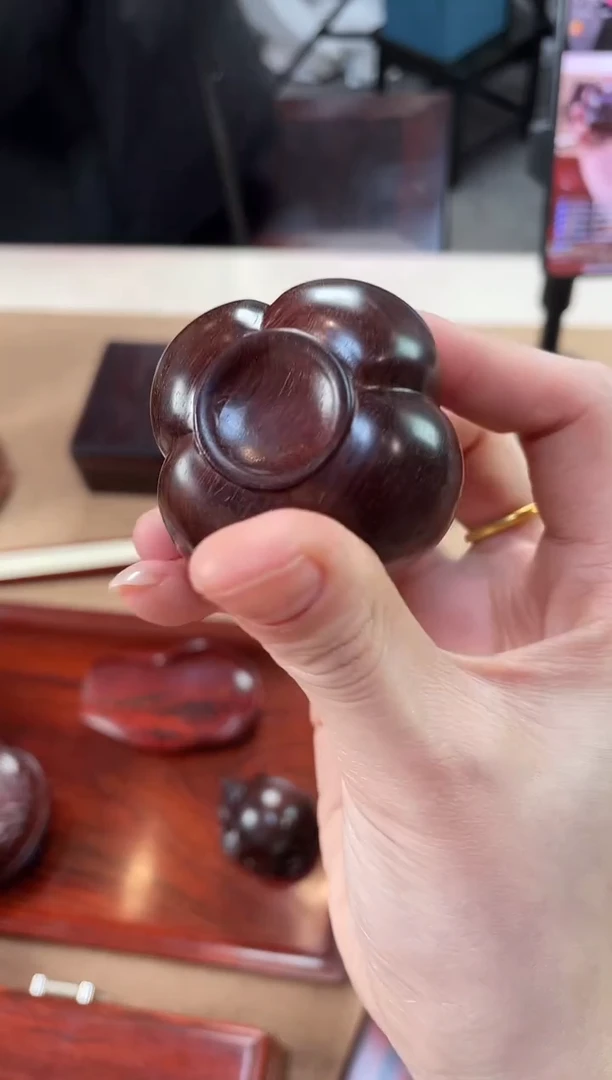 紫檀木类成套家具手把件事事如意